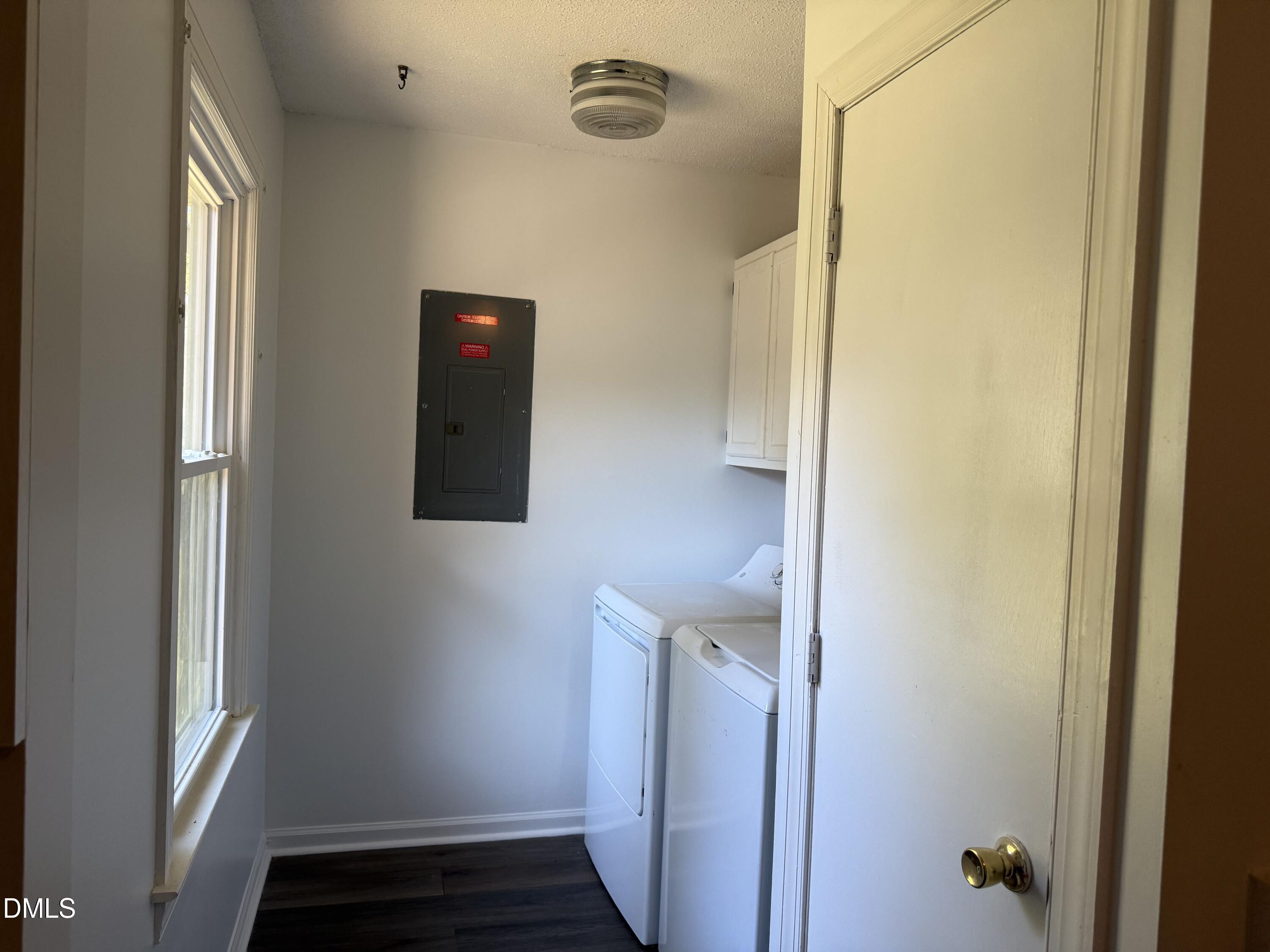 5509 Sandy Run Knightdale, NC 27545 - Photo 13 of 21 a bathroom with a mirror