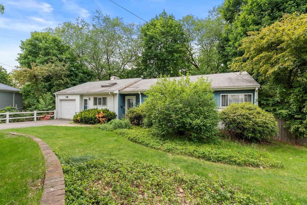 104 Oldham Road Newton, MA 02465 - Photo 3 of 10