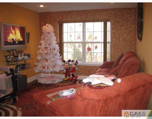 315 Prestwick Way Edison, NJ 08820 - Photo 2 of 10 Gallery Image 2