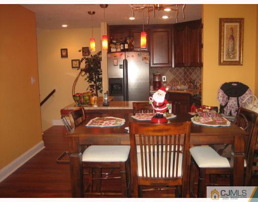 315 Prestwick Way Edison, NJ 08820 - Photo 3 of 10 Gallery Image 3