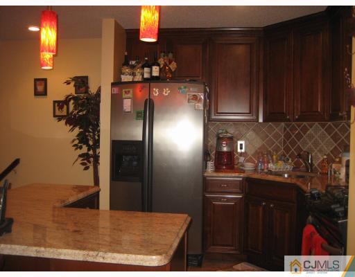 315 Prestwick Way Edison, NJ 08820 - Photo 4 of 10 Gallery Image 4