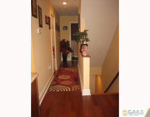 315 Prestwick Way Edison, NJ 08820 - Photo 5 of 10 Gallery Image 5