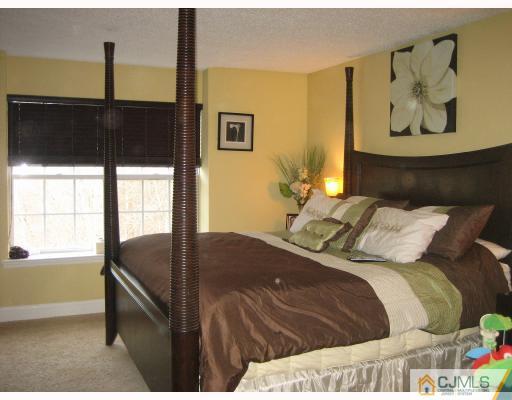 315 Prestwick Way Edison, NJ 08820 - Photo 7 of 10 Gallery Image 7