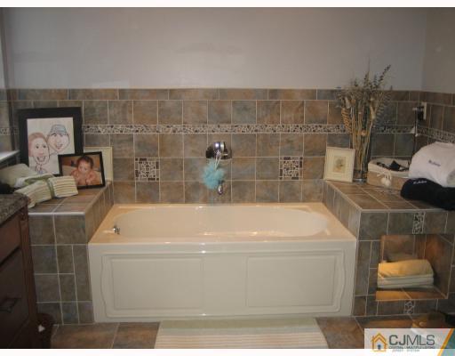 315 Prestwick Way Edison, NJ 08820 - Photo 9 of 10 Gallery Image 9