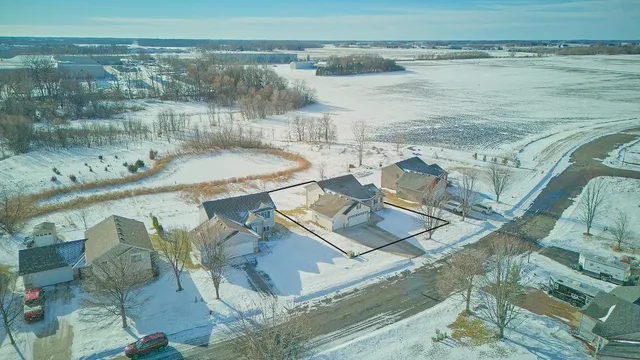 $276,400 | 845 Mallard Avenue, Winsted, MN 55395