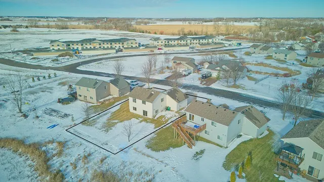 $276,400 | 845 Mallard Avenue, Winsted, MN 55395