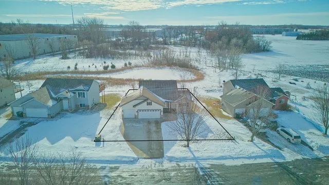$276,400 | 845 Mallard Avenue, Winsted, MN 55395