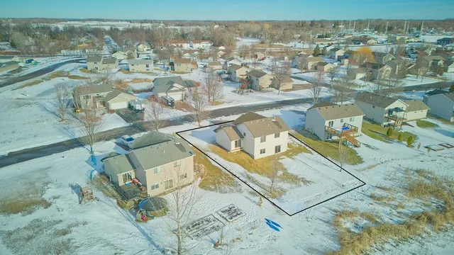 $276,400 | 845 Mallard Avenue, Winsted, MN 55395