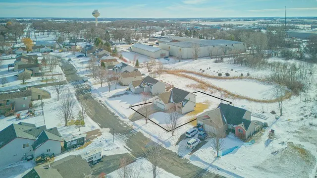 $276,400 | 845 Mallard Avenue, Winsted, MN 55395