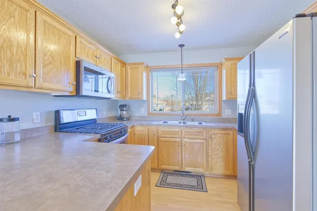 $276,400 | 845 Mallard Avenue, Winsted, MN 55395