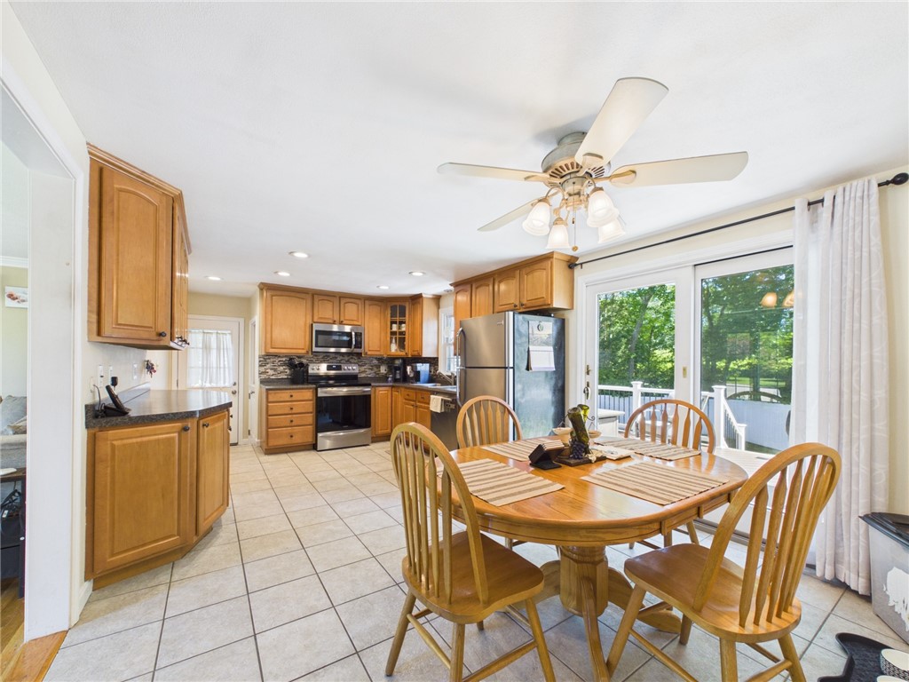 205 Baldwin Road Warwick, RI 02886 - Photo 9 of 37