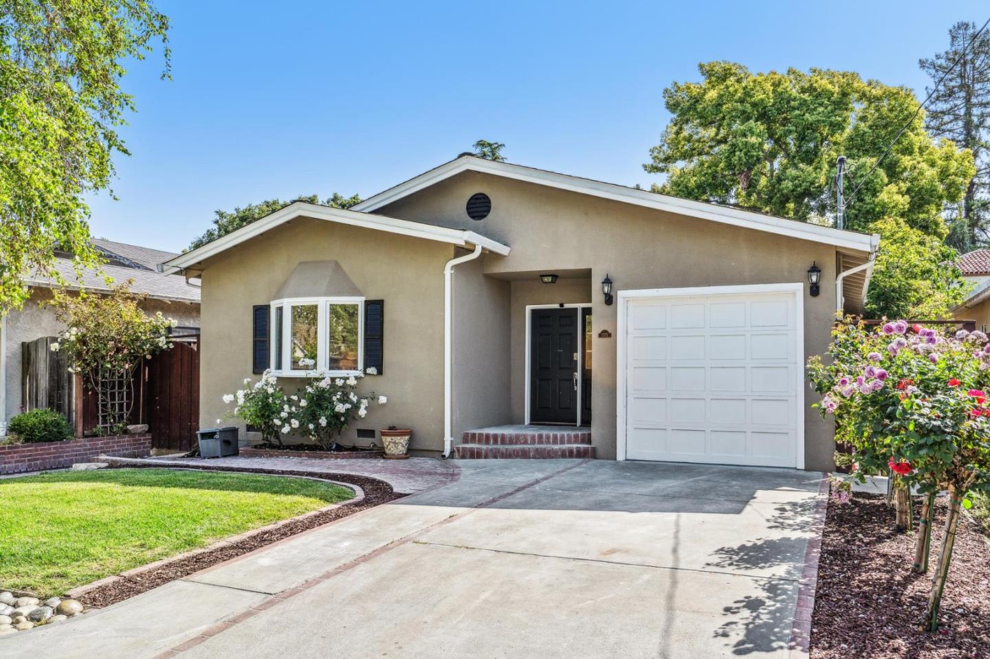 1575 Settle Avenue San Jose, CA 95125 - Photo 3 of 10 a front view of a house with a yard