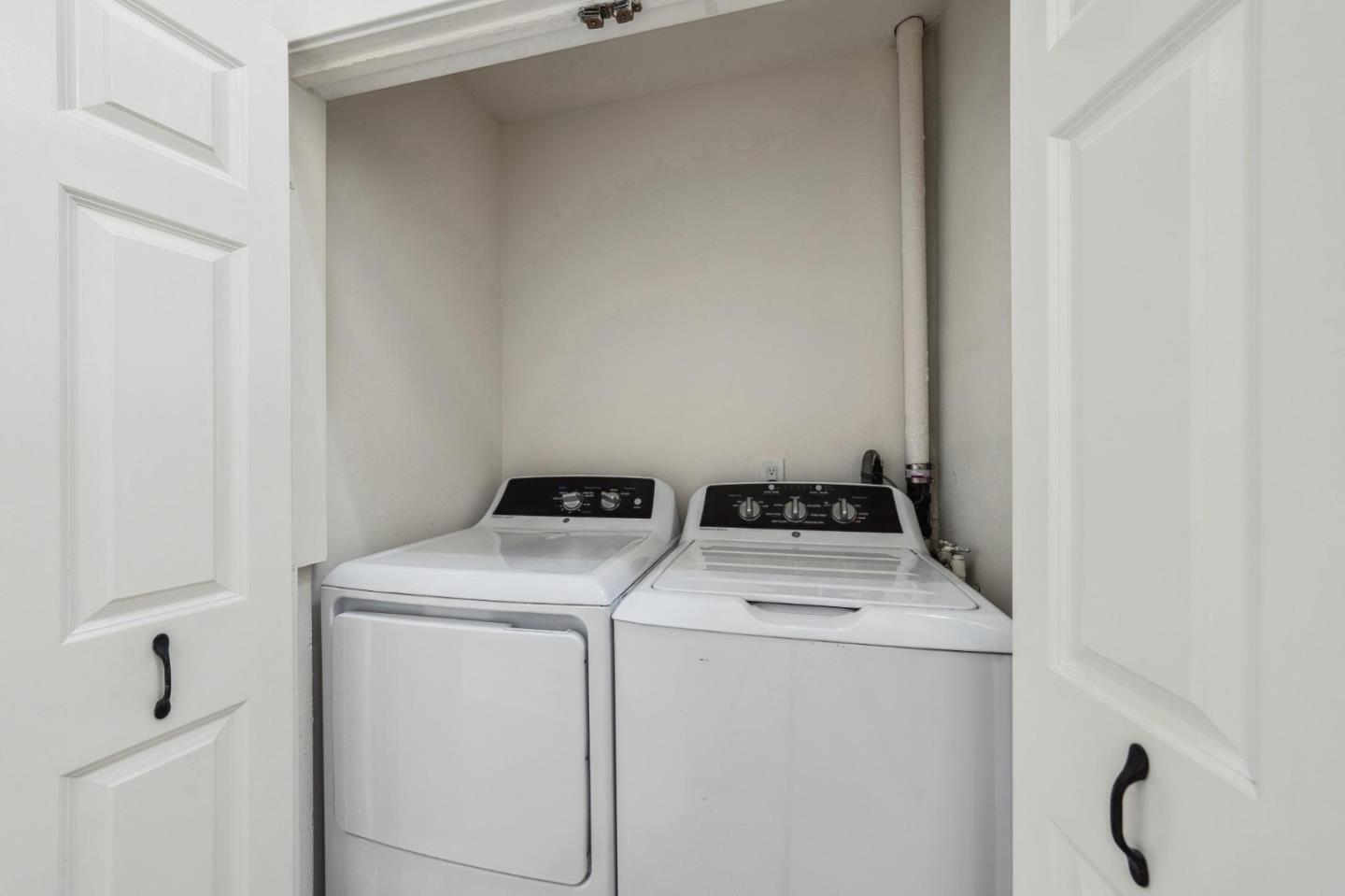 1575 Settle Avenue San Jose, CA 95125 - Photo 4 of 10 a utility room with dryer and washer