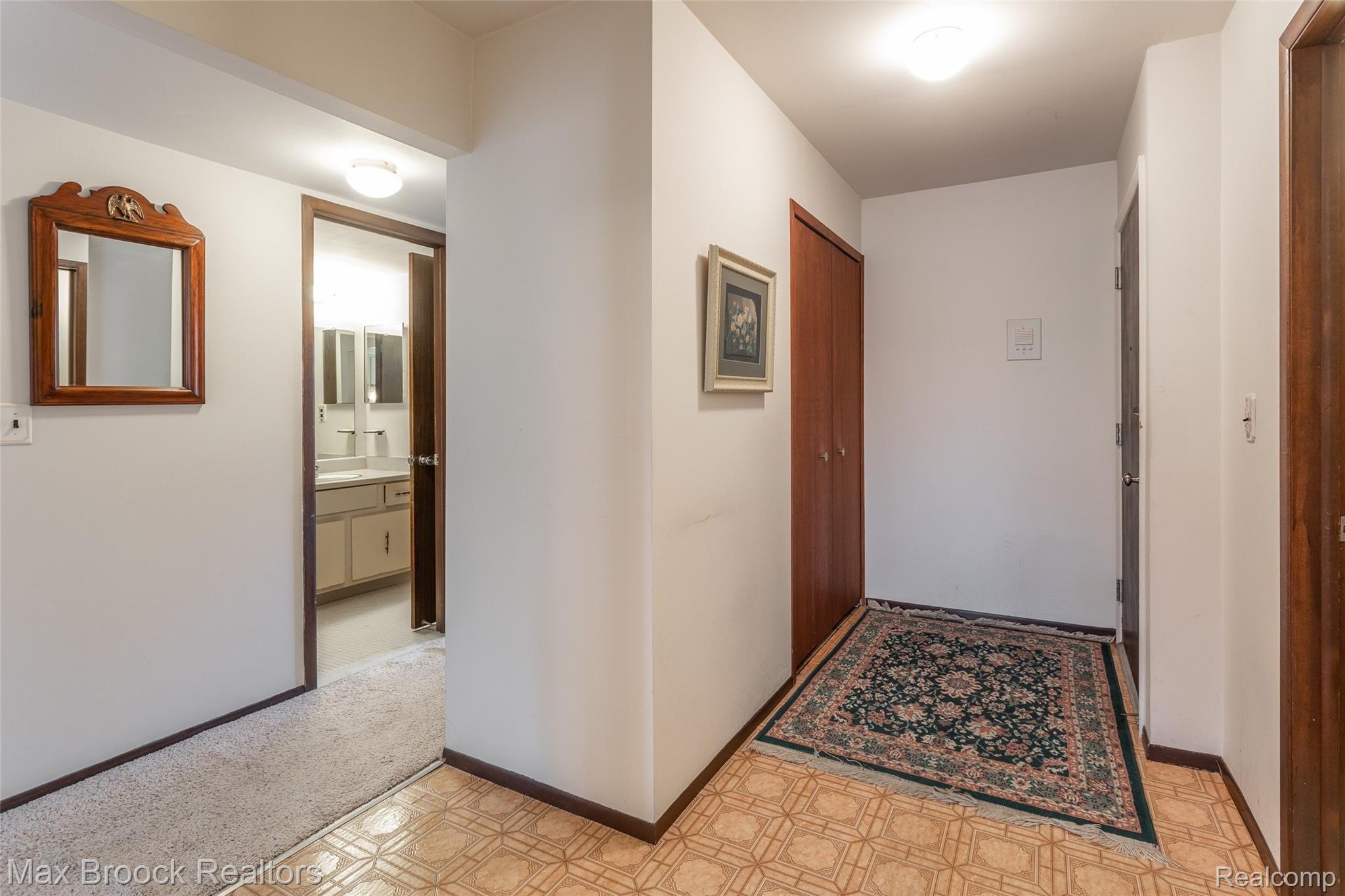 1695 Riverside Drive, Unit 12 Rochester, MI 48309 - Photo 4 of 29 244A2605.jpg