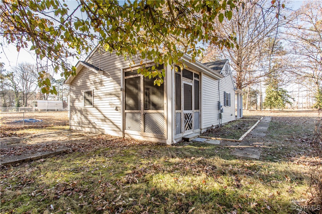 6933 Iron Bridge Road North Chesterfield, VA 23234 - Photo 4 of 20 Gallery Image 4