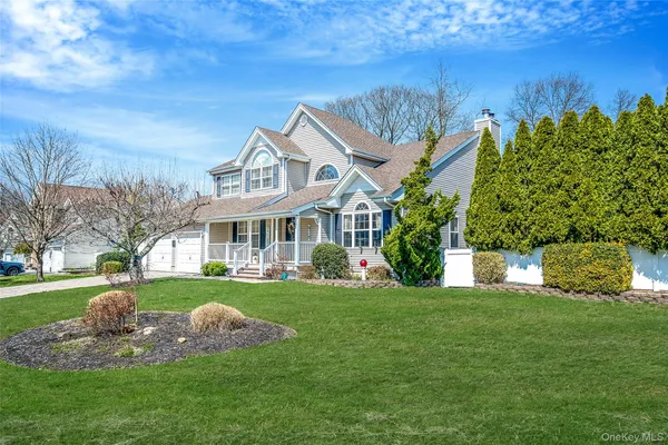 $929,999 | 1 Ivy Court, Centereach, NY 11720