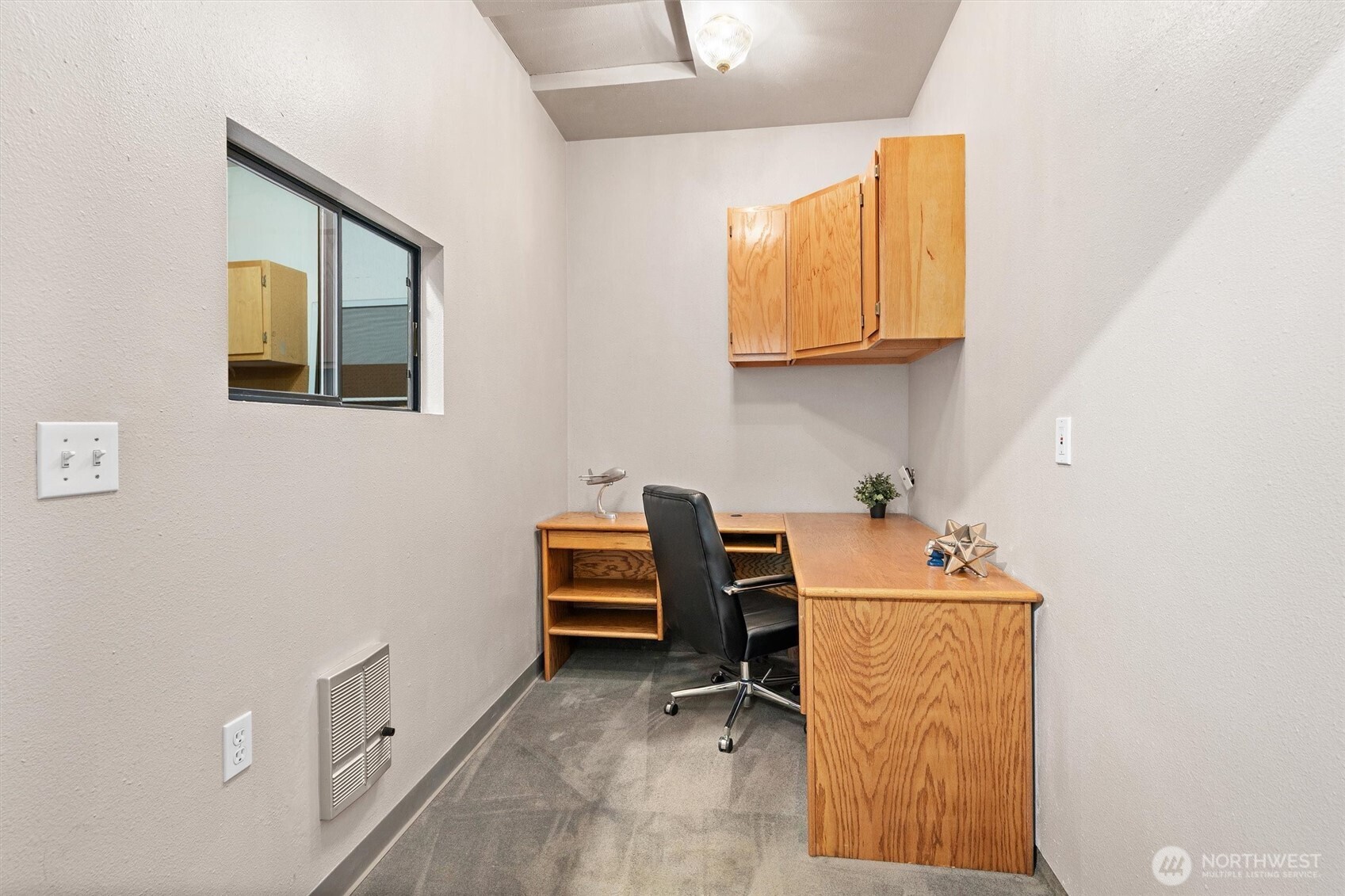 2525 113th Place Southeast Everett, WA 98208 - Photo 27 of 37 a room with furniture a lamp and a window