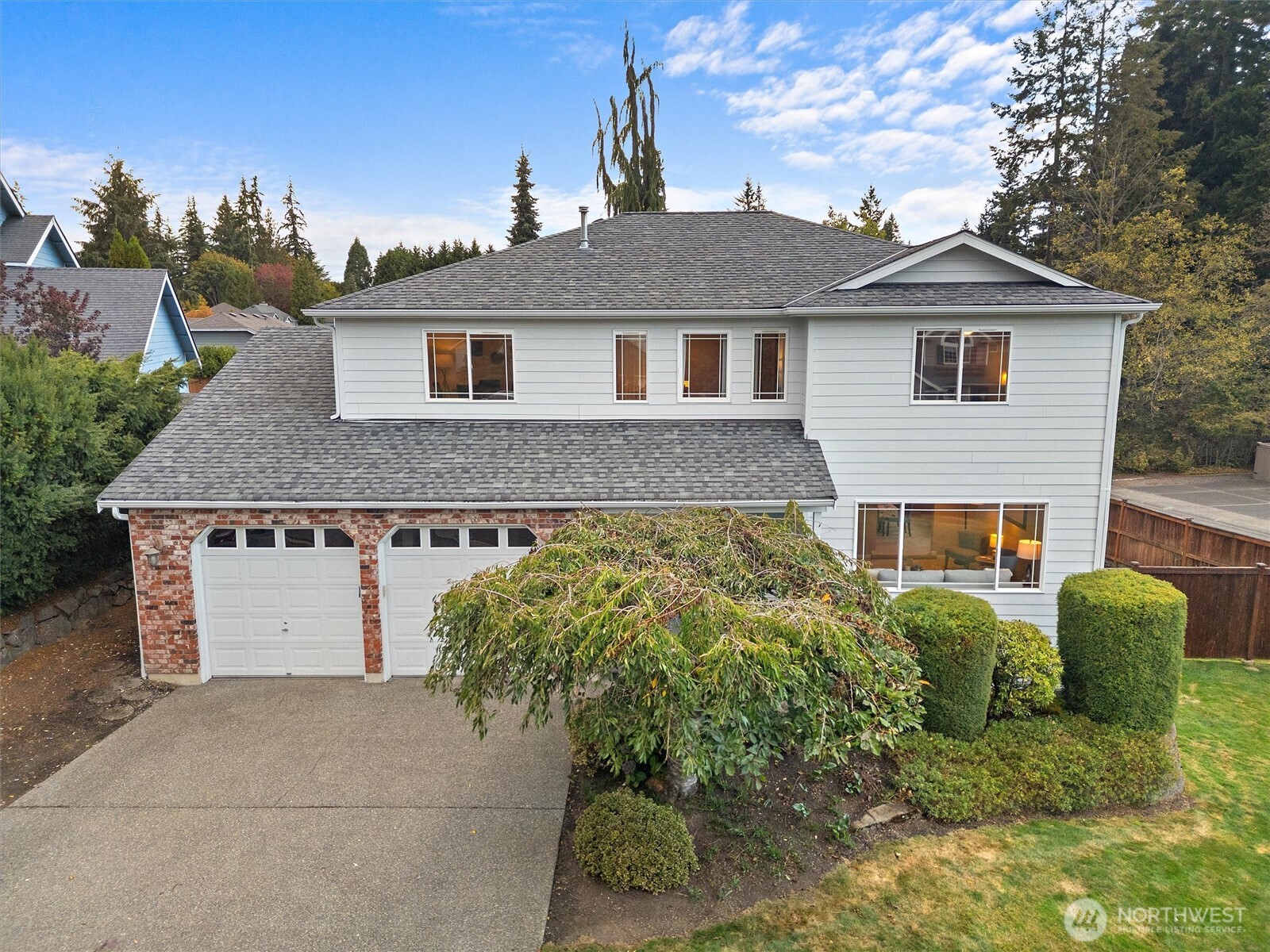 2525 113th Place Southeast Everett, WA 98208 - Photo 36 of 37 a front view of a house with garden