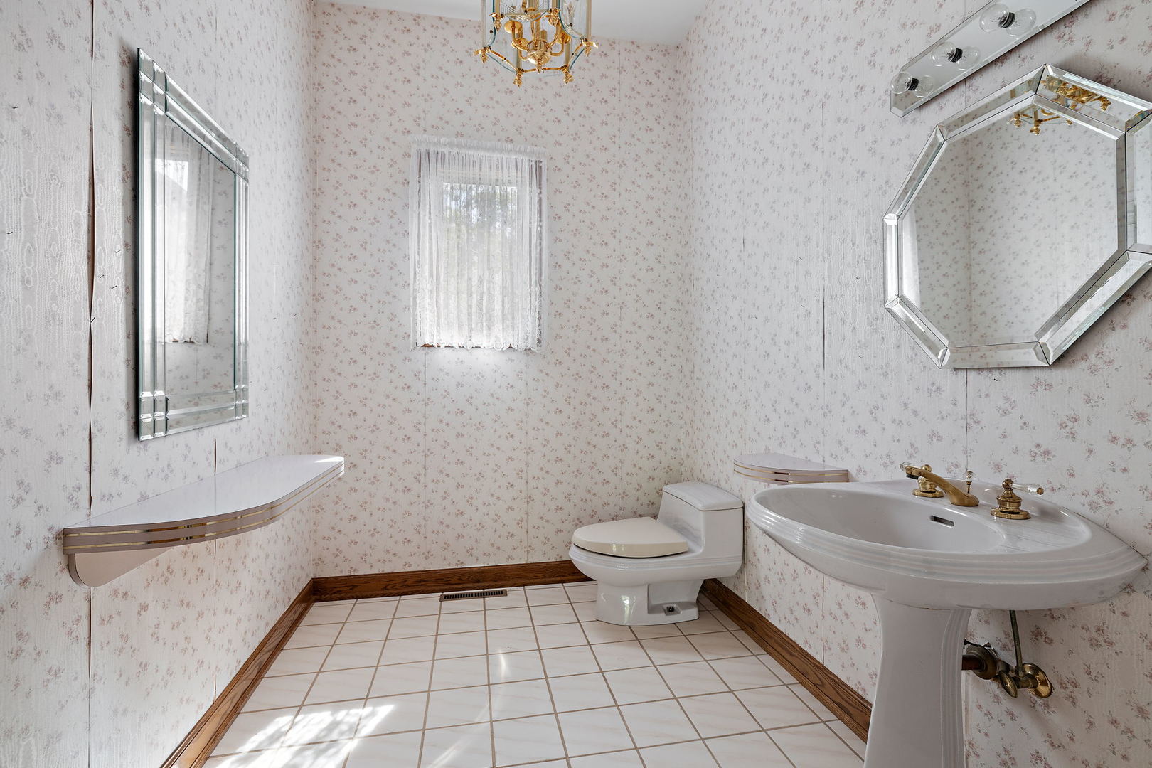 21820 North Harbor Road Barrington, IL 60010 - Photo 20 of 43 a bathroom with a sink toilet and a mirror