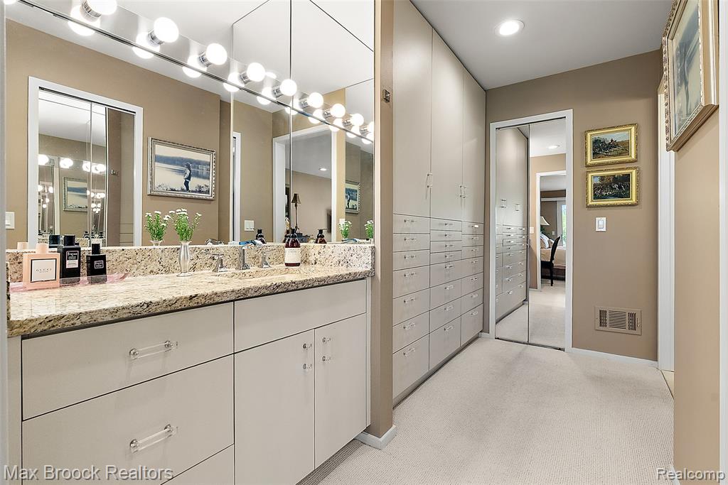 1954 Pine Ridge Court Bloomfield Hills, MI 48302 - Photo 14 of 35