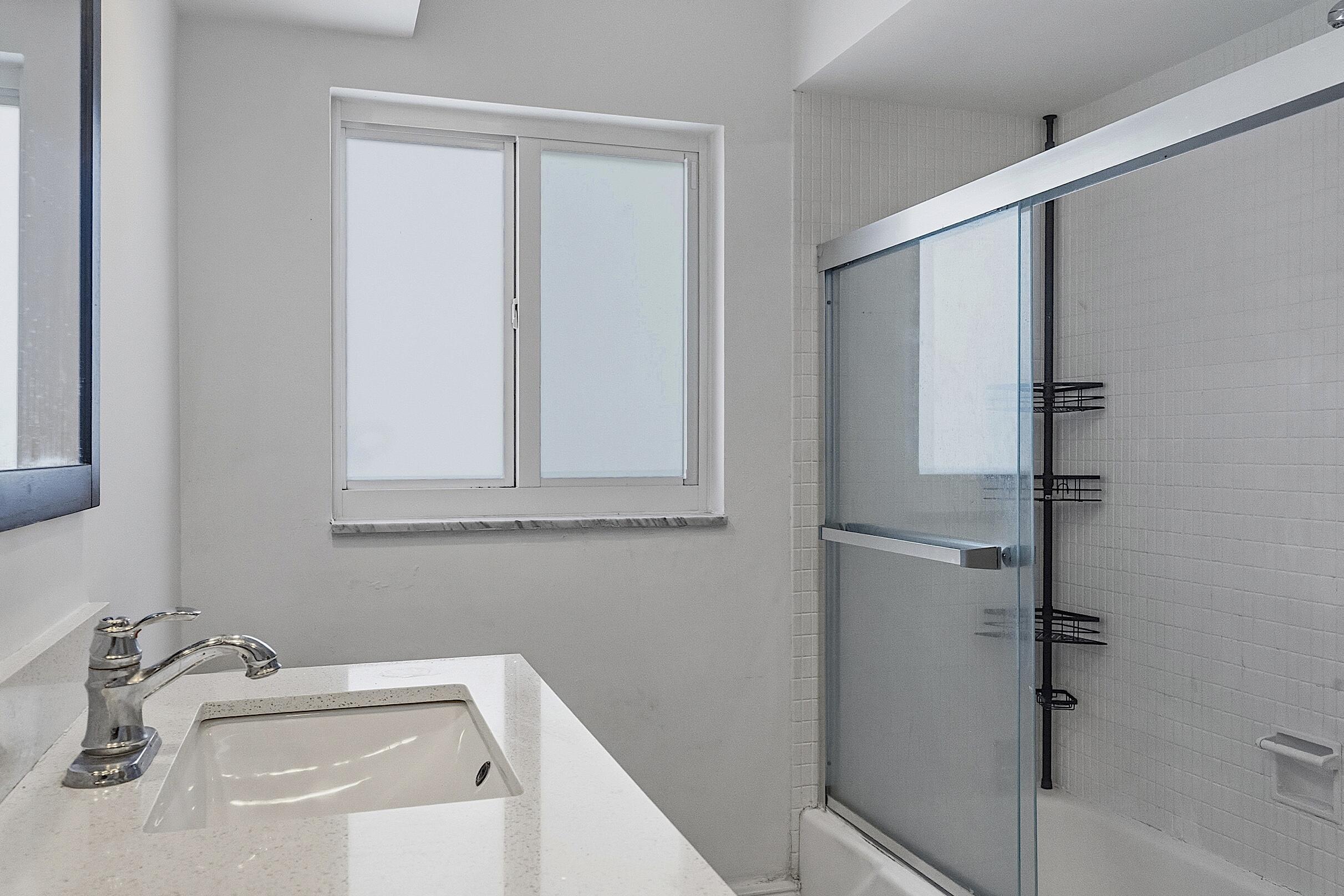 2910 Northeast 40th Court Lighthouse Point, FL 33064 - Photo 20 of 49 2910 NE 40th Ct - - 019