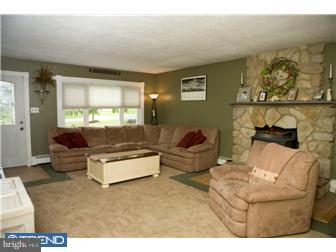 93 Seitz Road Collegeville, PA 19426 - Photo 6 of 12 Living Room