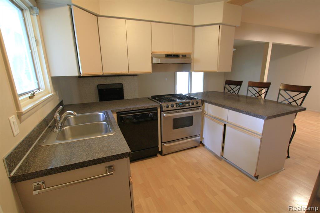 320 Holland Road Flushing, MI 48433 - Photo 12 of 25
