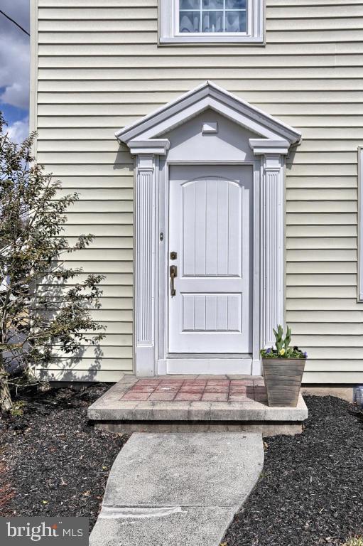 409 East Lexington Road Lititz, PA 17543 - Photo 4 of 42