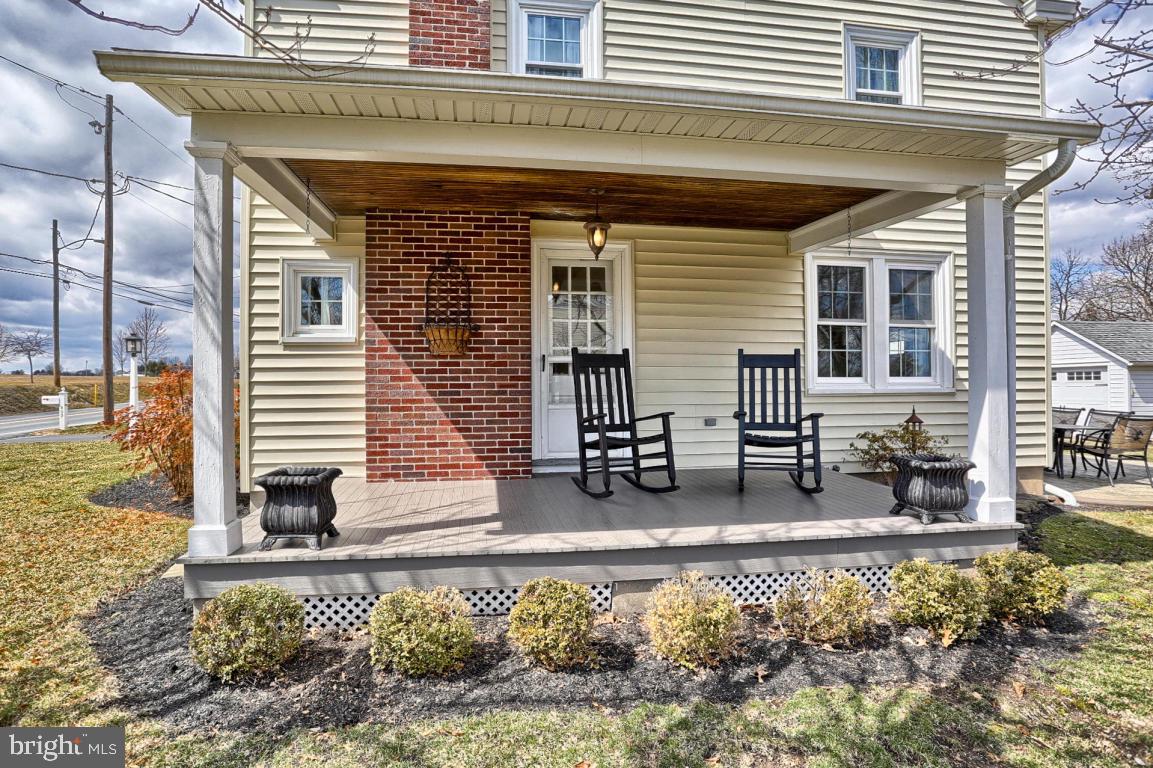 409 East Lexington Road Lititz, PA 17543 - Photo 5 of 42