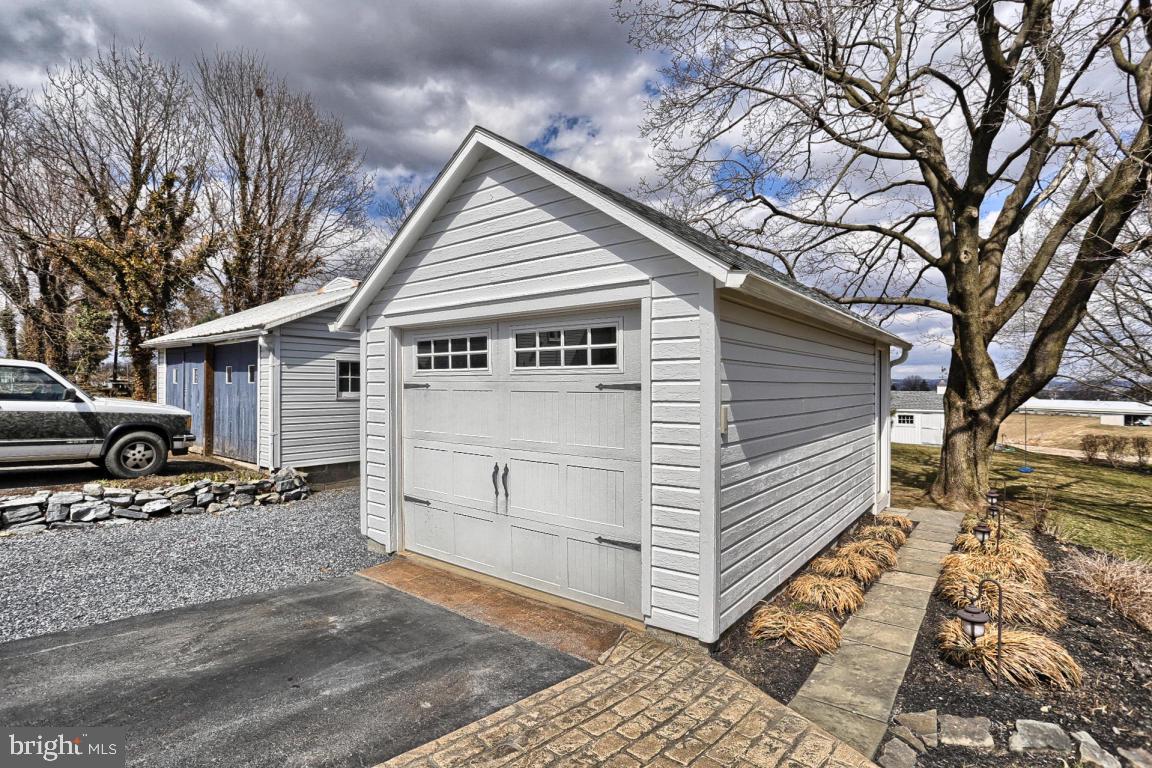 409 East Lexington Road Lititz, PA 17543 - Photo 8 of 42