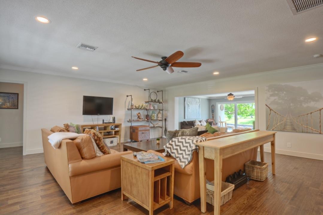 938 Tamarind Way Boca Raton, FL 33486 - Photo 7 of 25 LIVING ROOM