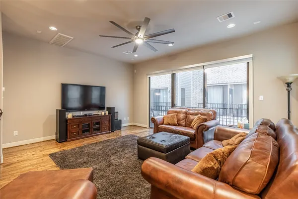 $3,275 | 5307 Petty Street, Houston, TX 77007