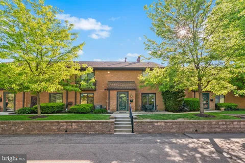 $395,000 | 700 Ardmore Avenue, Unit 510, Ardmore, PA 19003