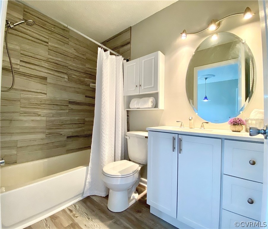 14120 Ridge Creek Road Midlothian, VA 23112 - Photo 18 of 30 a bathroom with a sink and a mirror