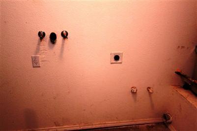 21779 Valley View Road Madera, CA 93638 - Photo 7 of 17 Laundry area in garage