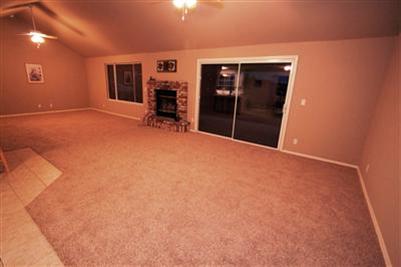 21779 Valley View Road Madera, CA 93638 - Photo 8 of 17 Living room