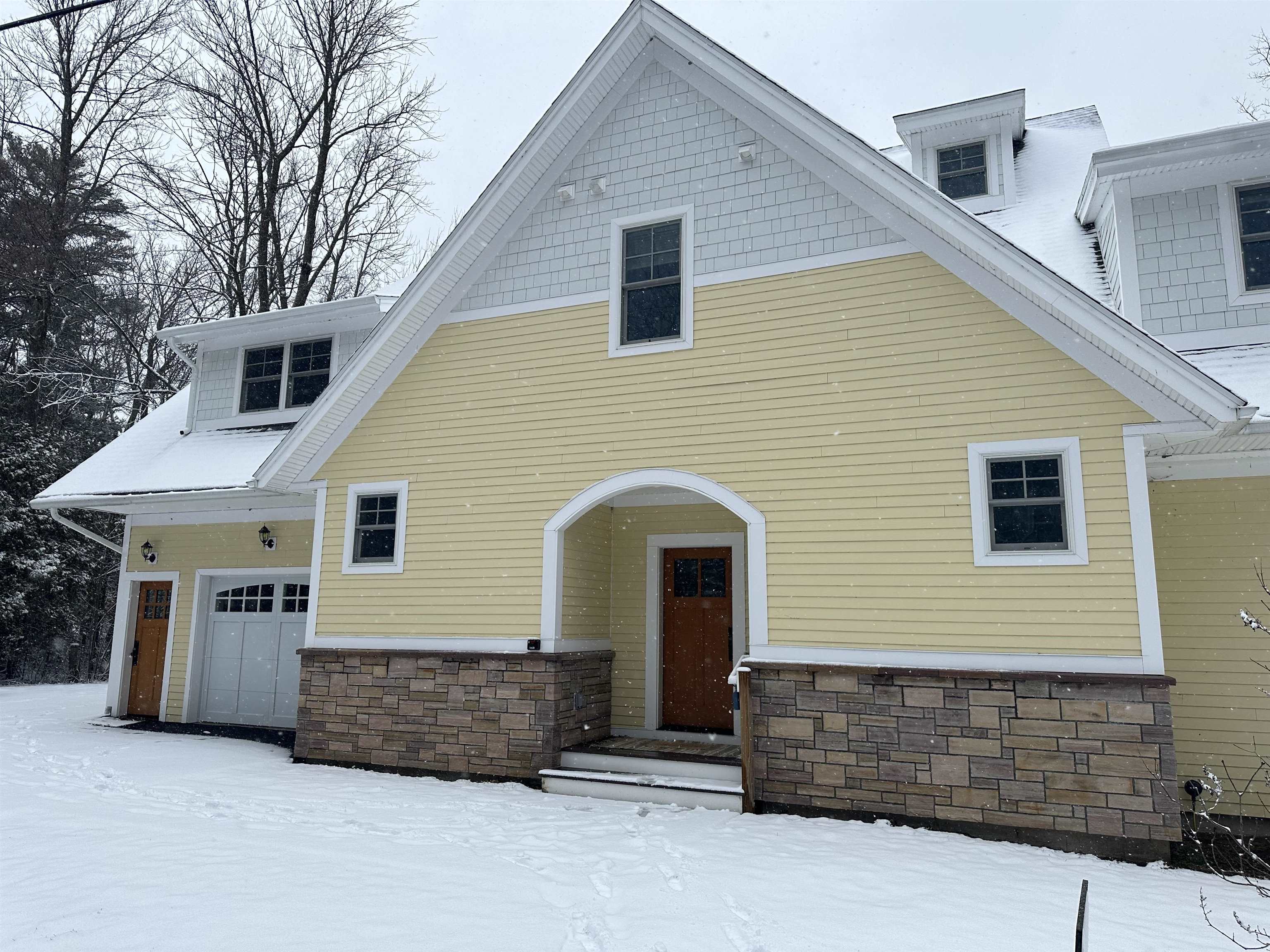 451 Appletree Point Road Burlington, VT 05408 - Photo 1 of 38