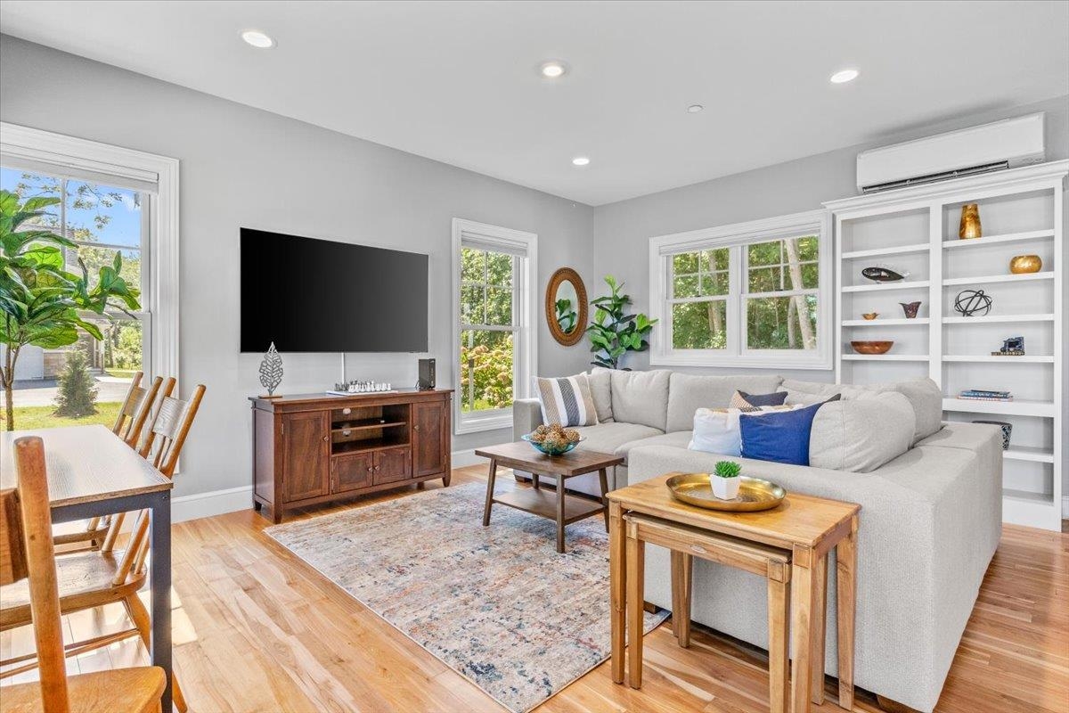 451 Appletree Point Road Burlington, VT 05408 - Photo 4 of 38