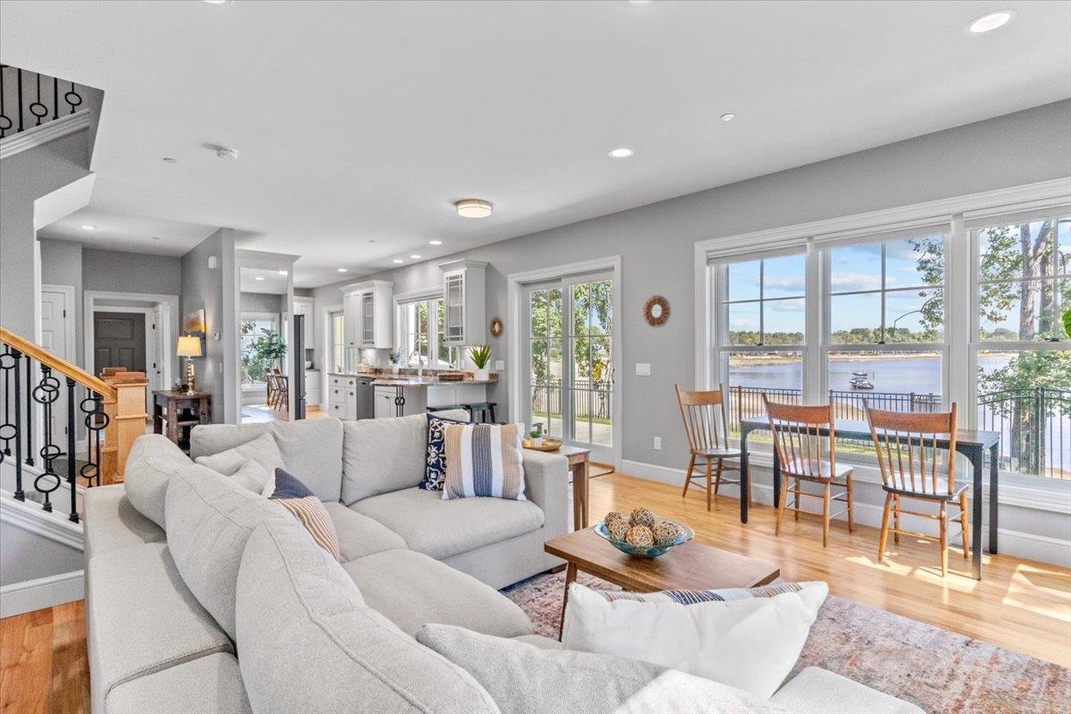 451 Appletree Point Road Burlington, VT 05408 - Photo 5 of 38