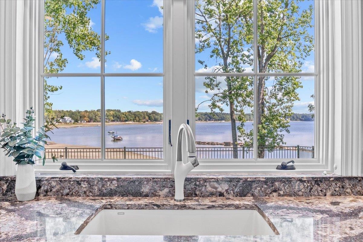 451 Appletree Point Road Burlington, VT 05408 - Photo 7 of 38