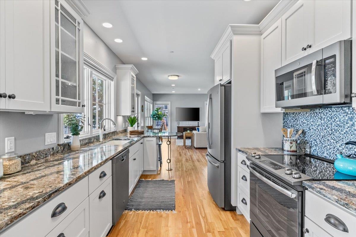 451 Appletree Point Road Burlington, VT 05408 - Photo 10 of 38