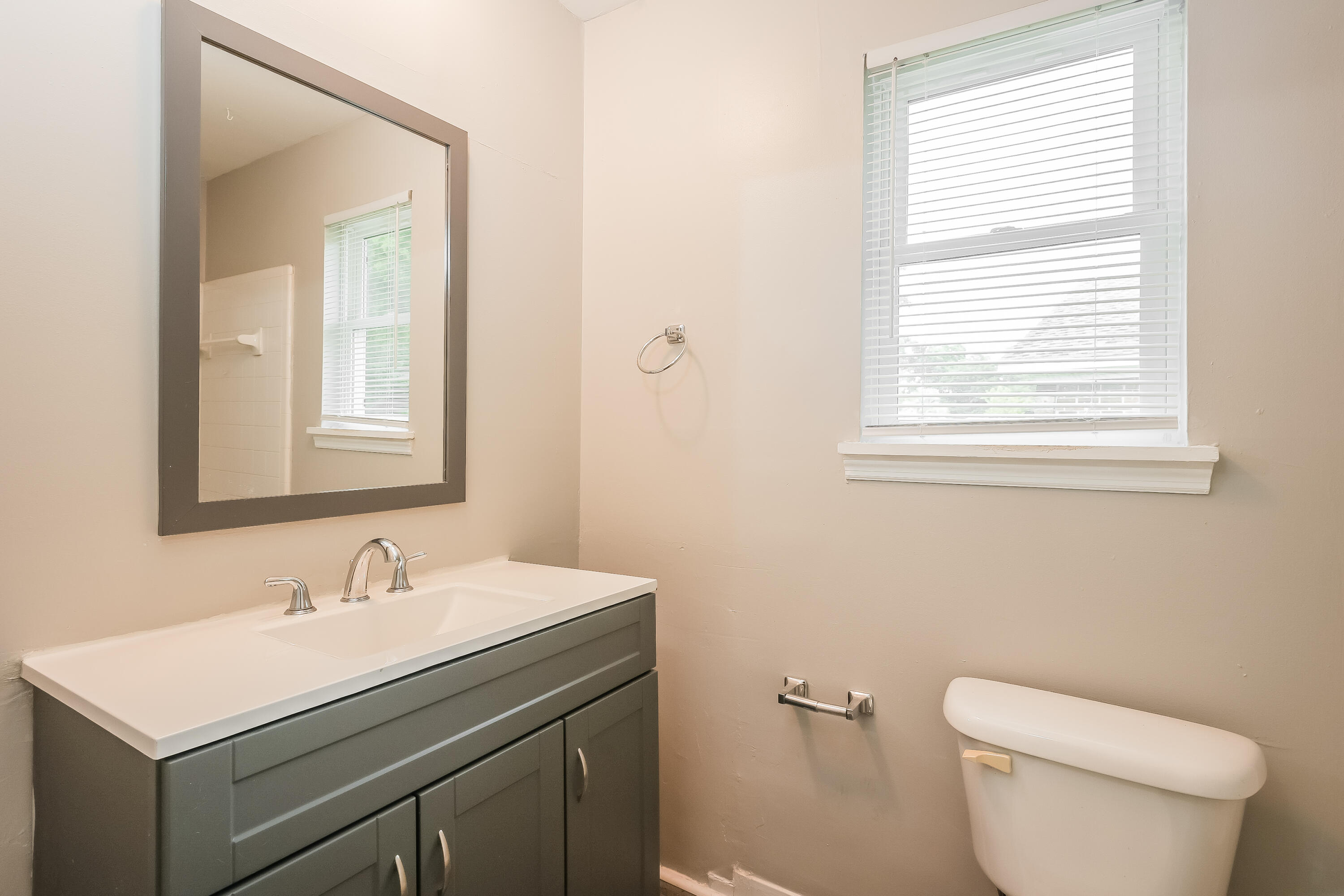106 Wheeler Road Summerville, SC 29486 - Photo 11 of 15 010-photo-main-bathroom-14008211