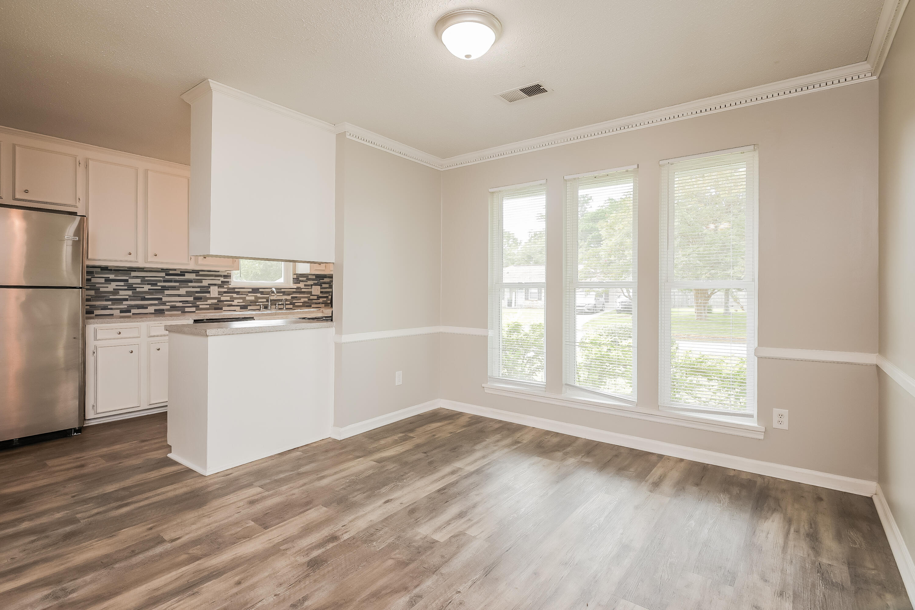 106 Wheeler Road Summerville, SC 29486 - Photo 6 of 15 005-photo-dining-room-14008206