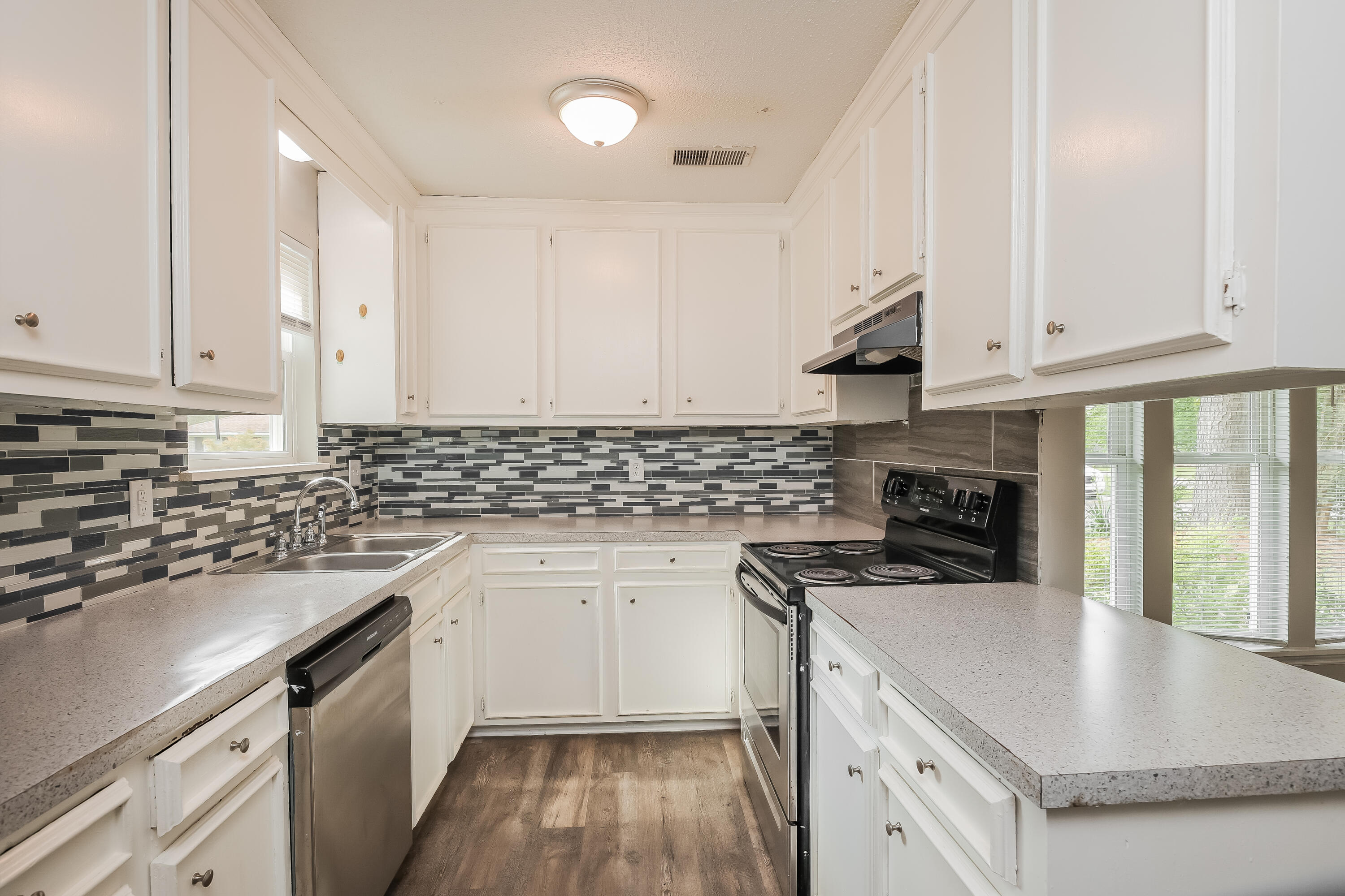 106 Wheeler Road Summerville, SC 29486 - Photo 8 of 15 007-photo-kitchen-14008208
