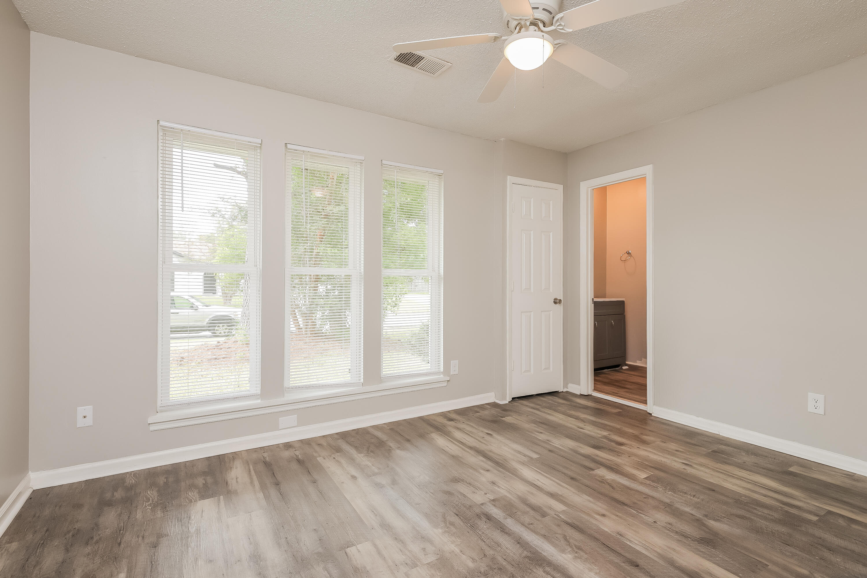 106 Wheeler Road Summerville, SC 29486 - Photo 9 of 15 008-photo-main-bedroom-14008209