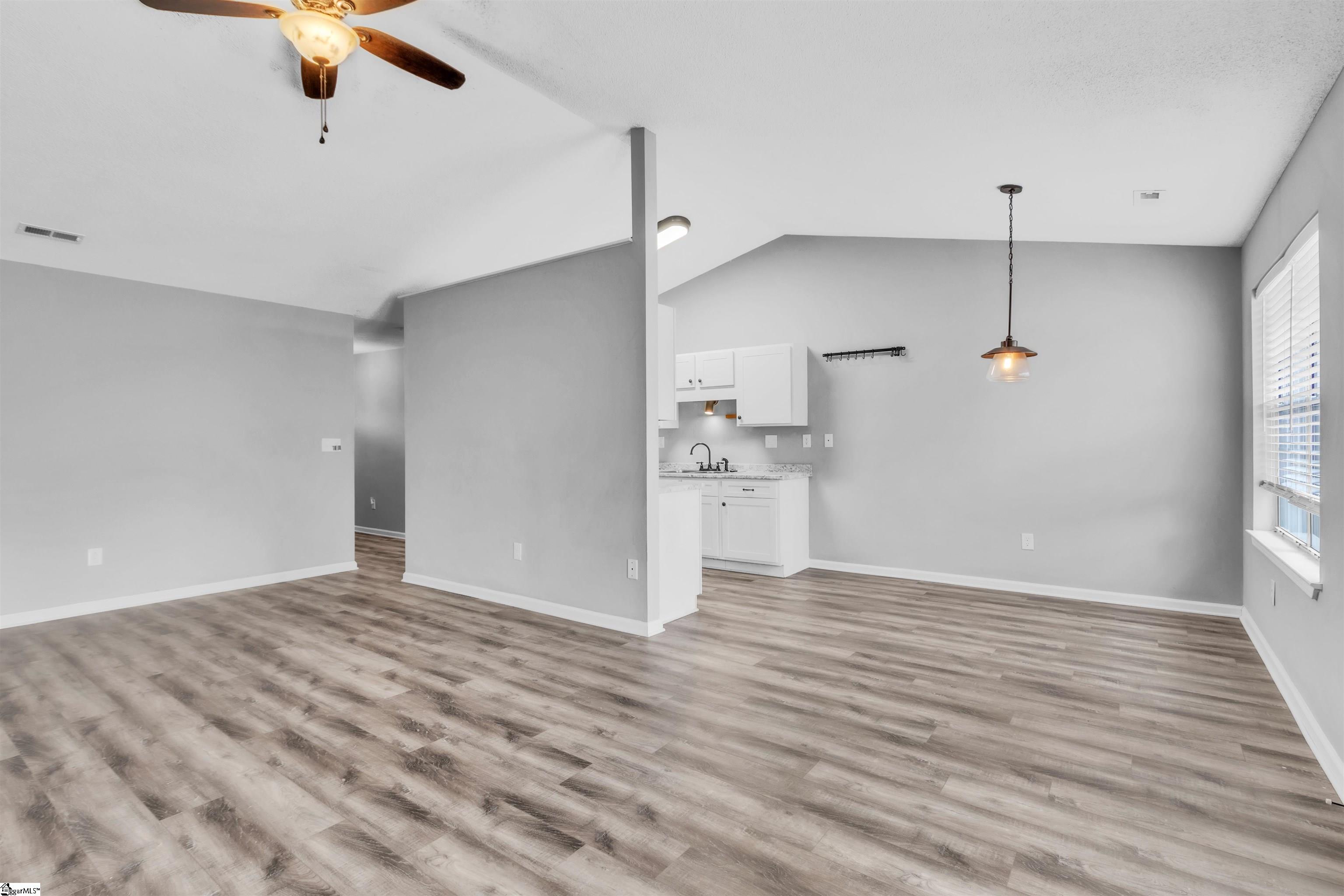 102 West Fall River Way Simpsonville, SC 29680 - Photo 2 of 26