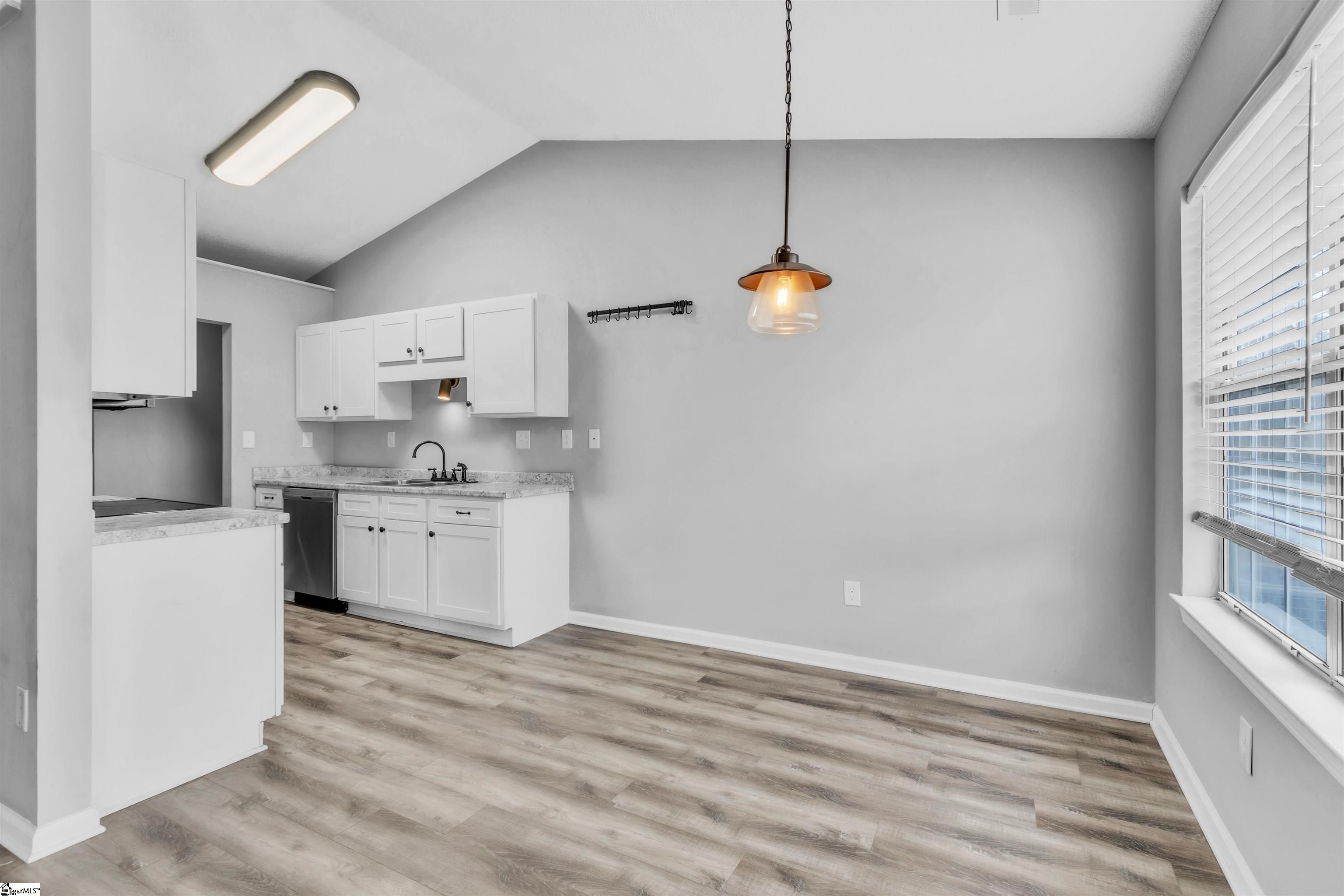 102 West Fall River Way Simpsonville, SC 29680 - Photo 5 of 26