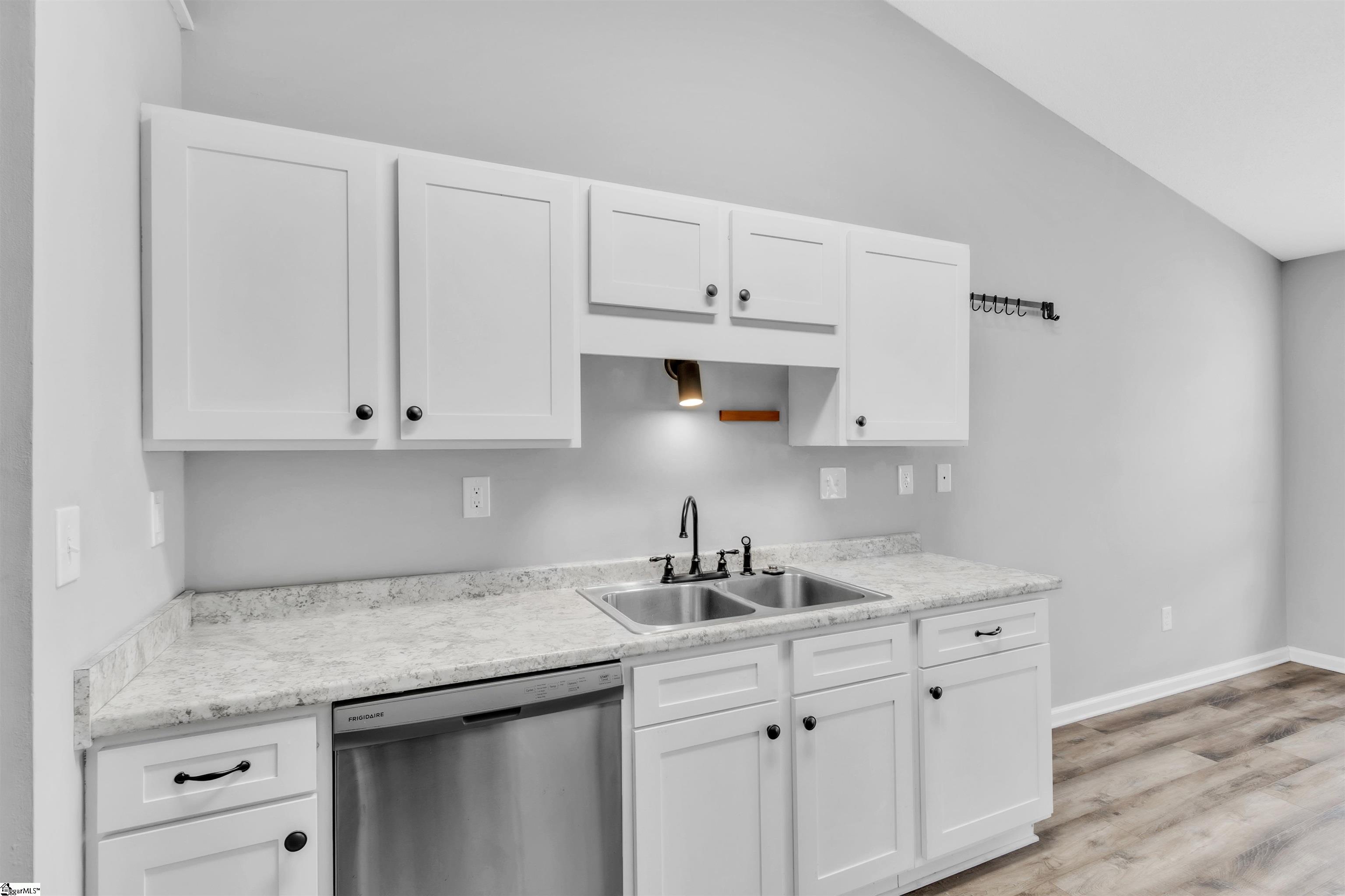 102 West Fall River Way Simpsonville, SC 29680 - Photo 7 of 26