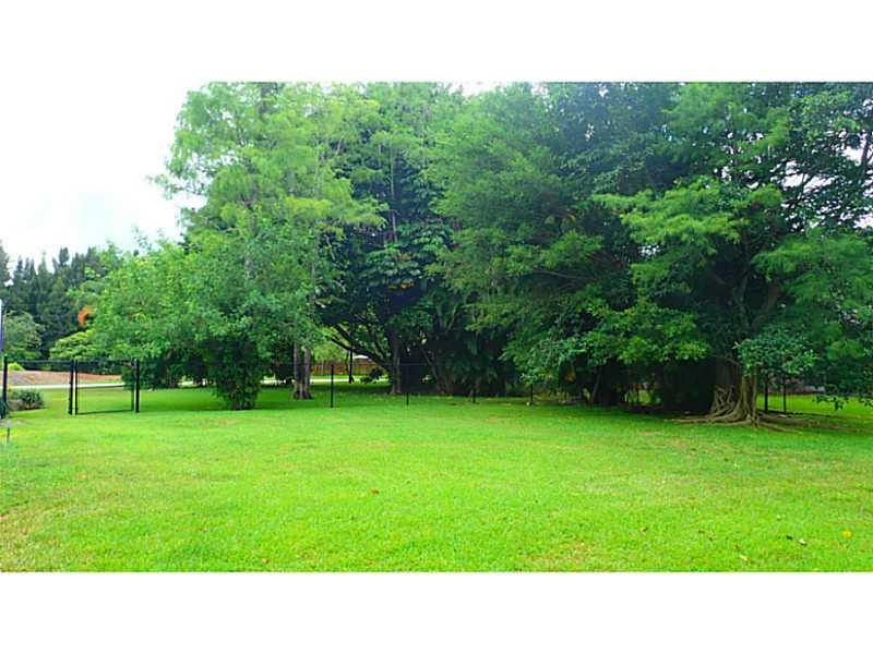 5841 Cypress Road Plantation, FL 33317 - Photo 5 of 30 Yard/Garden