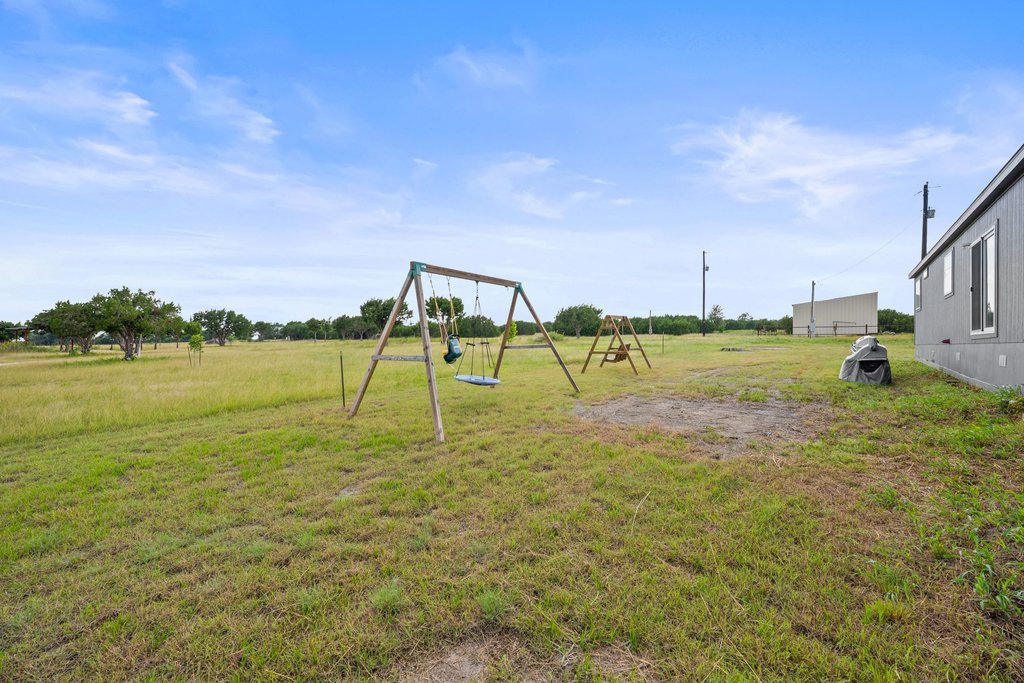 858 County Road 154 Georgetown, TX 78626 - Photo 29 of 33